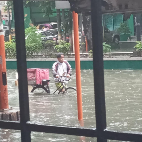 Imágenes del Supertifón Carina y el Monzón: Inundaciones Afectan Metro Manila
