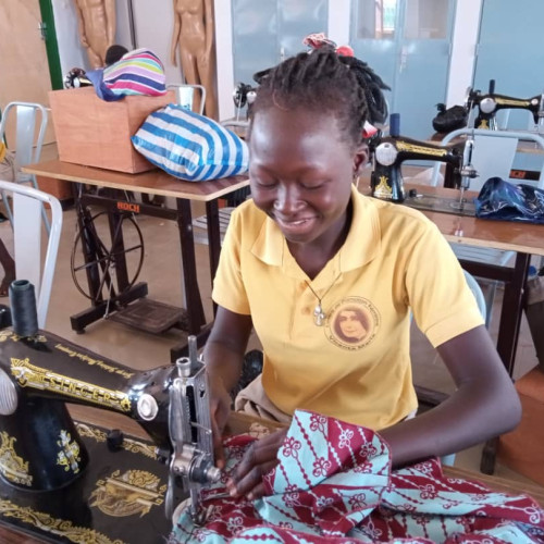 Promover el desarrollo integral de las mujeres jóvenes y adolescentes de la residencia del Centro de Promoción Femenina de Bamako – Mali